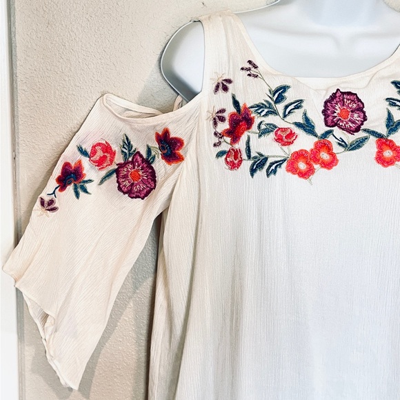 NWT Off Shoulder Floral Embroidered Mini Dress by Umgee. S - Picture 7 of 16